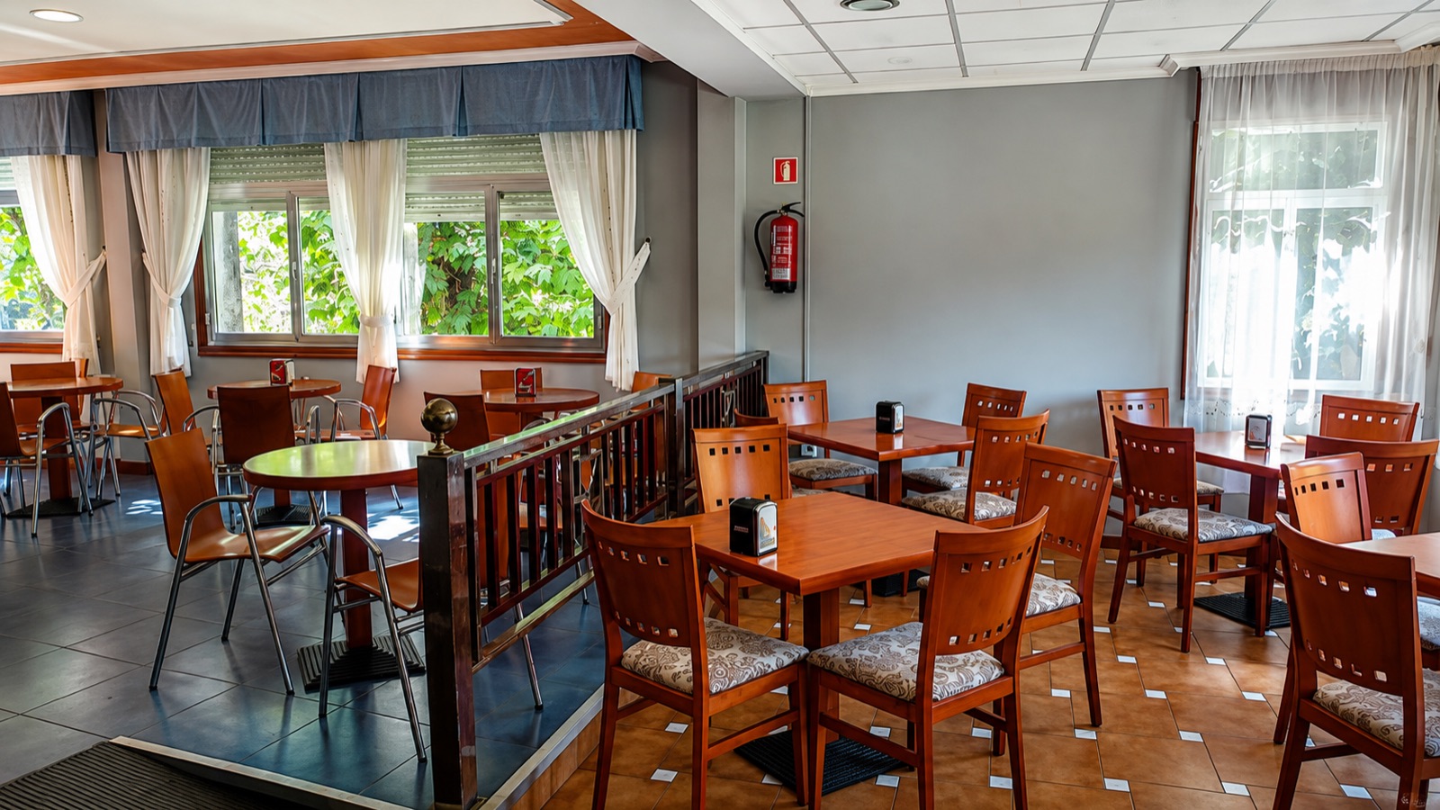O Comercio indoor dining room