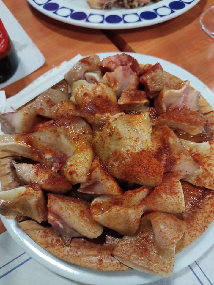 Pork ear with paprika at O Comercio, photographed by Jaime C.