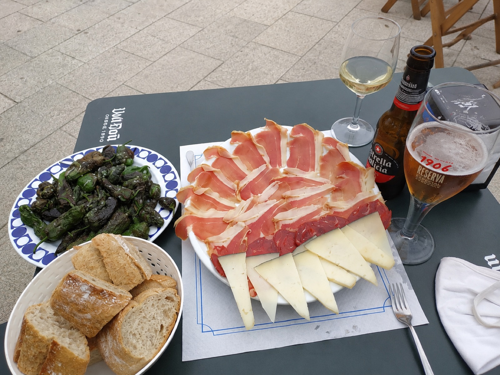 Ham, cheese and Padrón peppers on the terrace